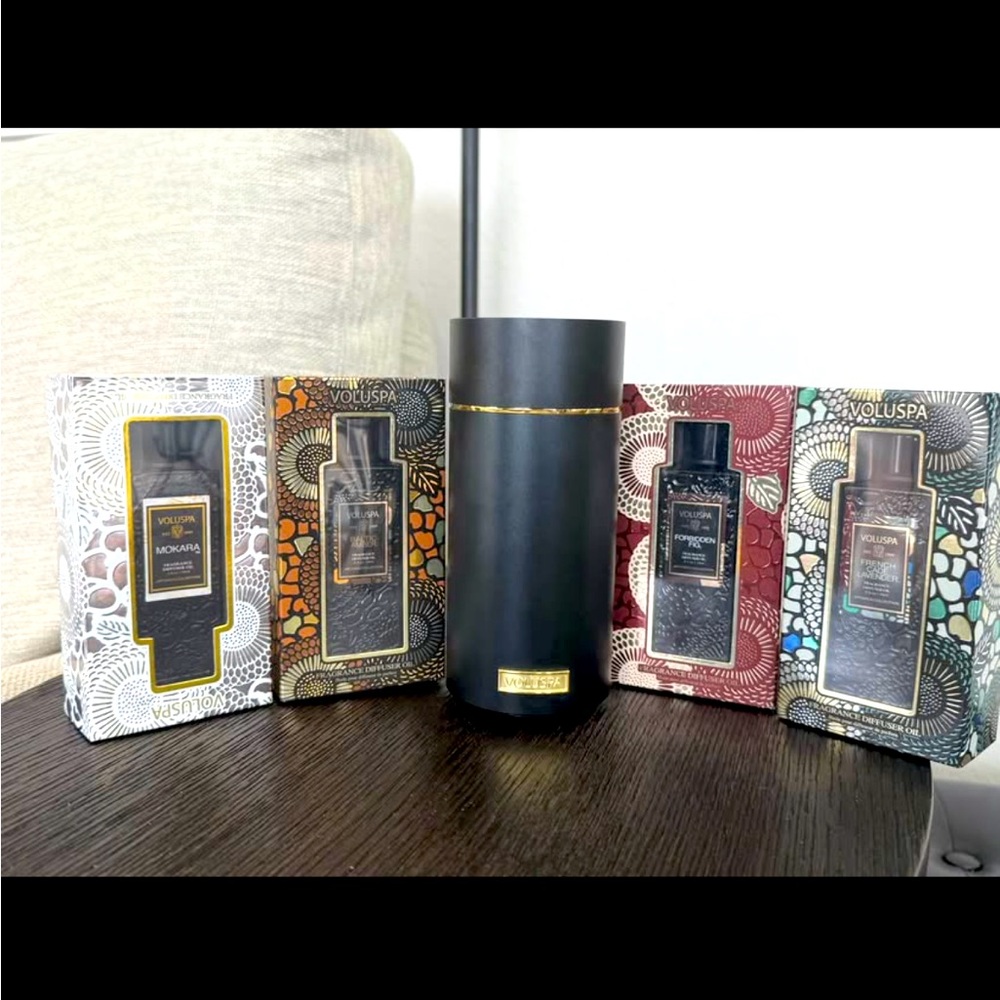 VOLUSPA Fragrance Oil Diffuser Device + 4 Full Fragrance Oils.
